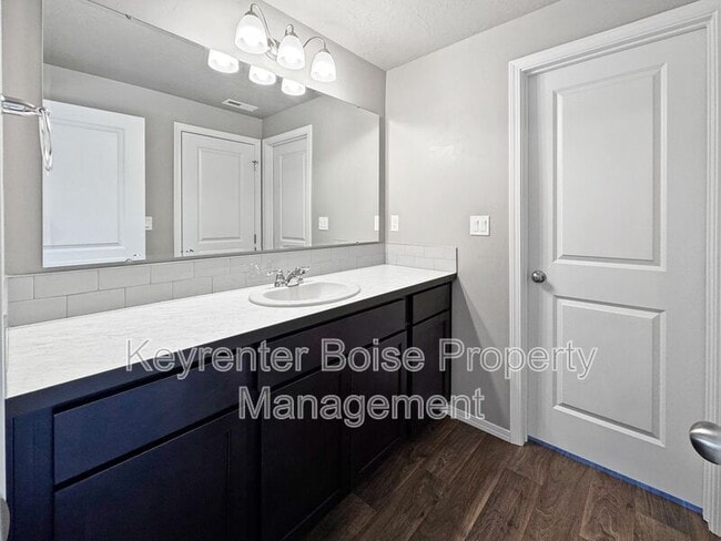 Building Photo - 34 N Mingus Ave