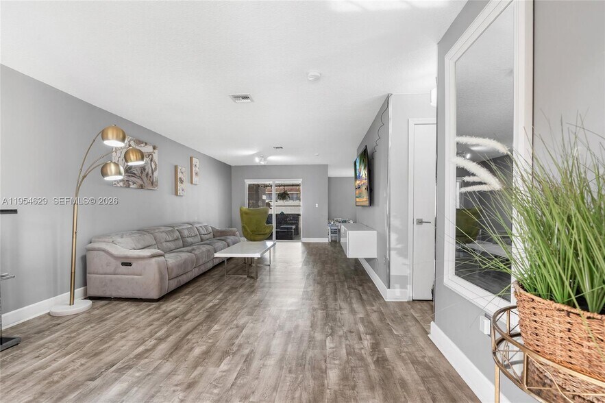 Building Photo - 4055 Eastridge Dr