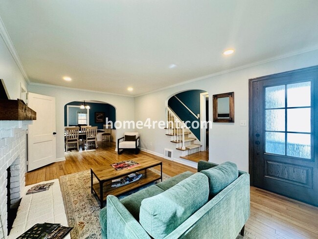 Building Photo - Charming, Prairie Village Home in a Quiet Neighborhood with Wood Floors and a Fenced Yard!