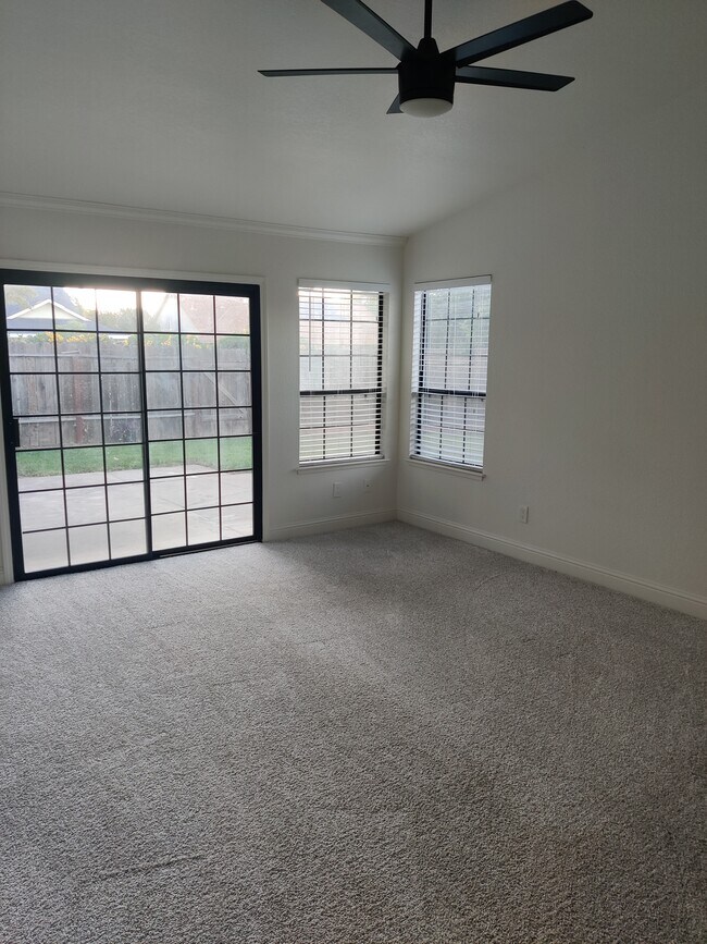 Building Photo - 1097 North Point Dr