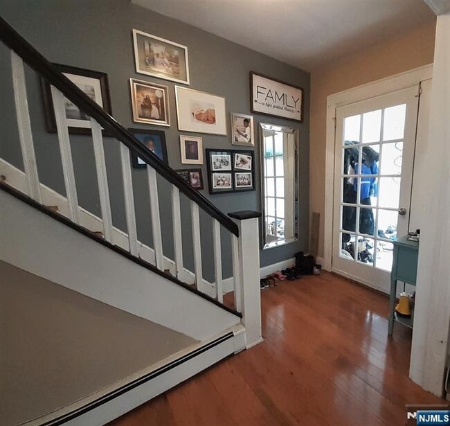 Building Photo - 98 Willard St