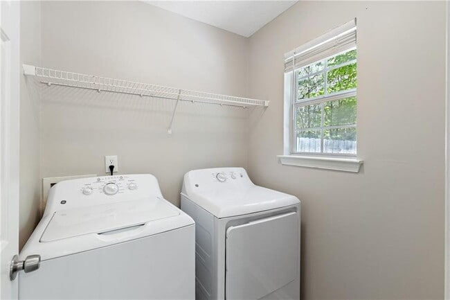 Building Photo - 3228 Diamond Blf