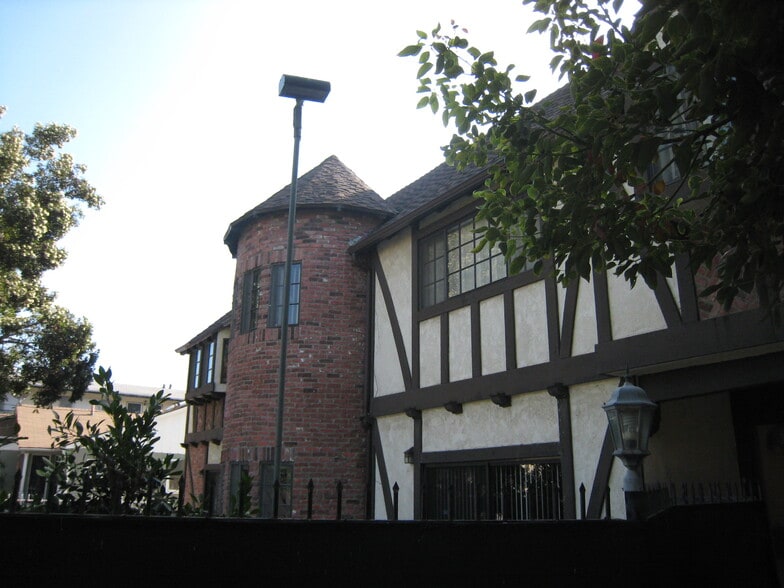 Building Photo - 822 Victor Ave