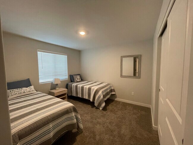 Building Photo - 170 Manzanita Dr