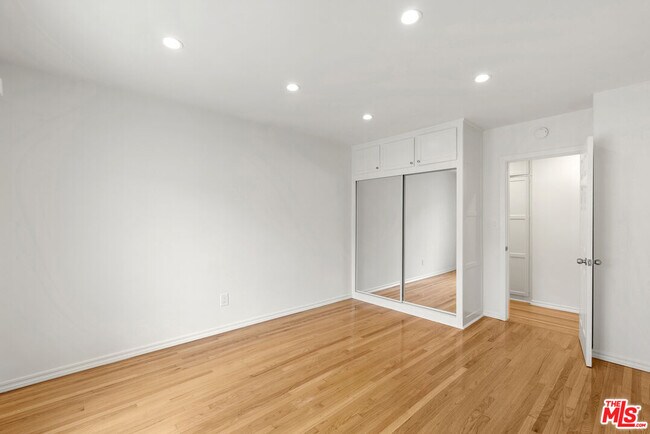 Building Photo - 1235 N Harper Ave