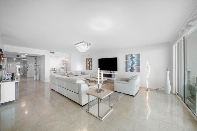Building Photo - 20201 E Country Club Dr