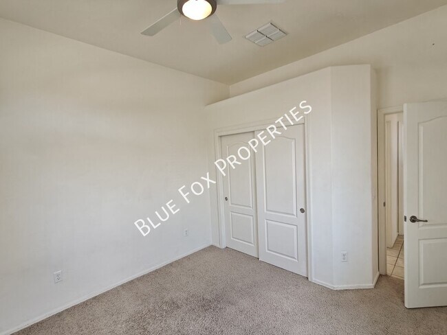 Building Photo - 324 N Oak Tree Canyon Loop