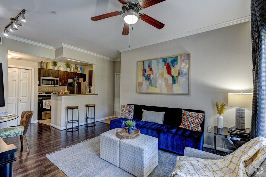 1BR, 1BA - 620 SF - Living Room - The Fuse at Park Row