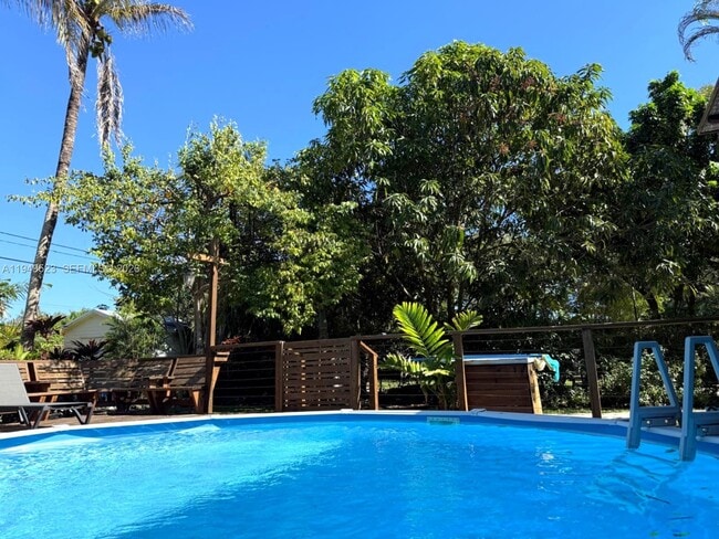 Building Photo - 5827 SW 29th St