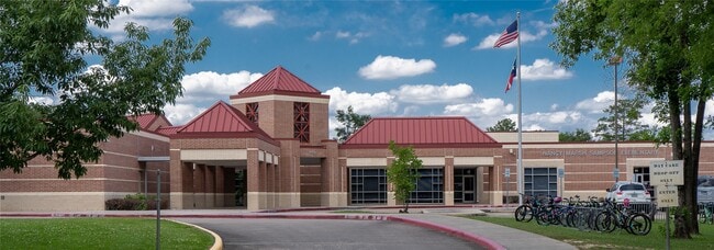 Building Photo - 16315 Madewood St