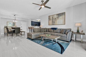Building Photo - 802 W Windward Way