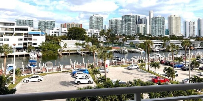 Building Photo - 400 Kings Point Dr