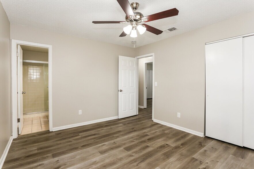 Building Photo - 8804 Falcon Trace Dr S
