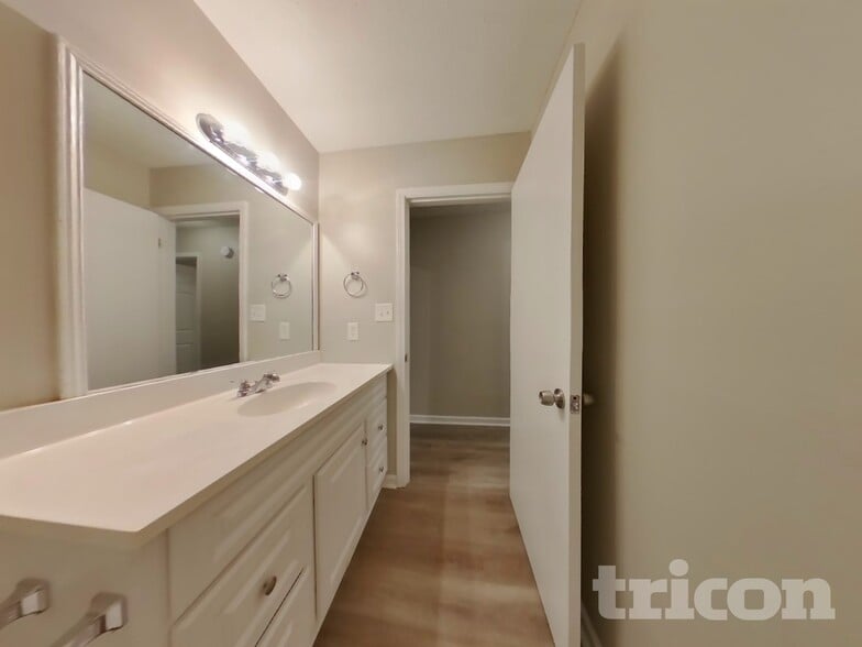 Building Photo - 1527 Flat Rock Rd