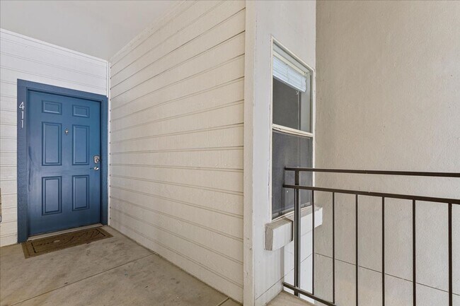Building Photo - $1,500/mo – 2BR/1BA Condo in Northwest Austin with Stone Fireplace & Balcony