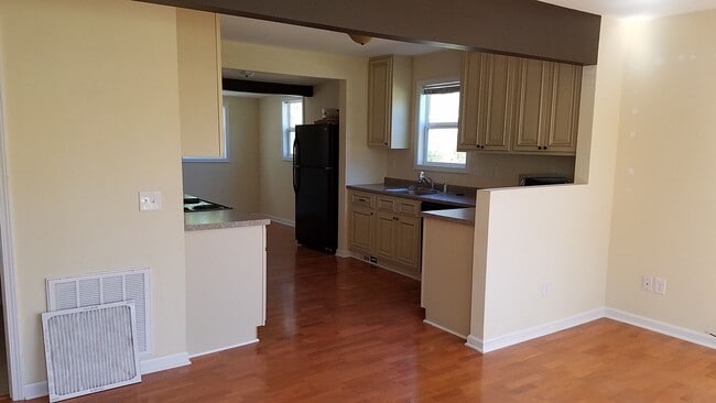 Building Photo - Central Hampstead Cottage