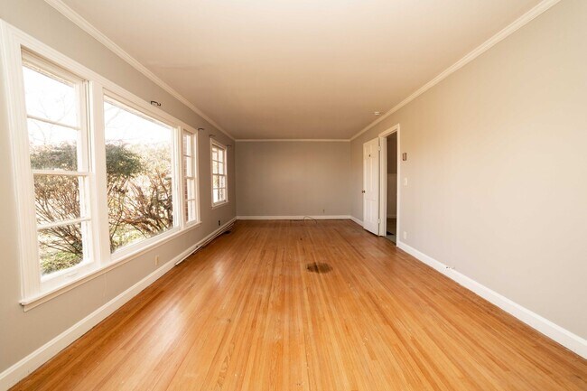 Building Photo - Charming Old Hickory Cottage with Vintage Character