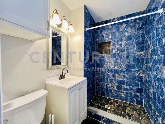 Building Photo - Beautifully Refreshed 3/2/2 in Fort Worth ...