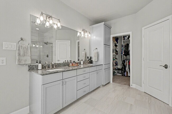 Building Photo - 1538 Dian St