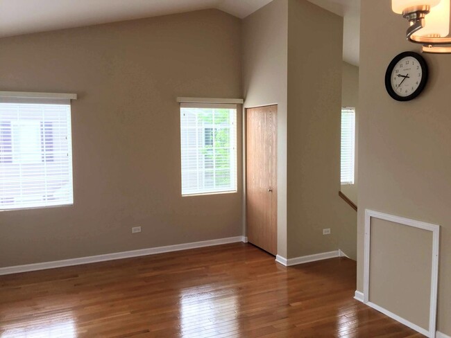 Building Photo - 525 Silverstone Dr