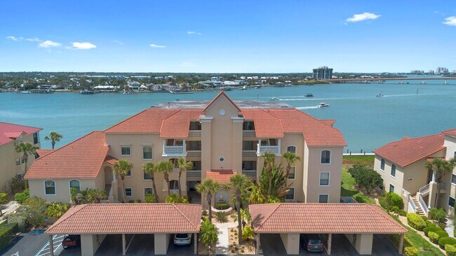 Building Photo - Beautiful Fully Furnished 3/2 Bouchelle Is...