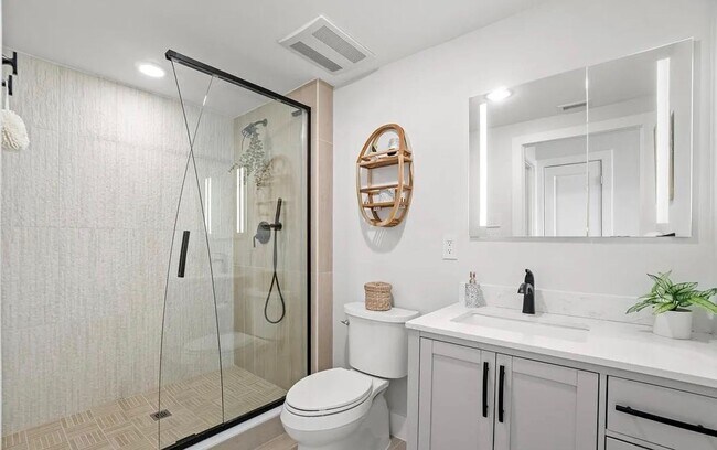 Building Photo - Modern 2BR, 2BA Industrial-Chic Living in ...