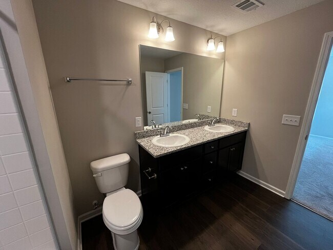 Building Photo - Stunning New Construction in the Heart of Columbus