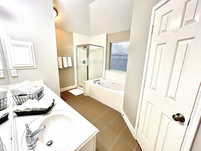 Building Photo - 21106 Rushing Creek Ln