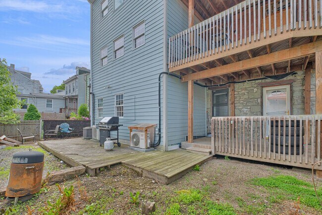 Building Photo - 1721 Edwards Way
