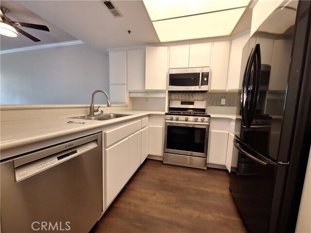 Building Photo - 2559 Plaza del Amo