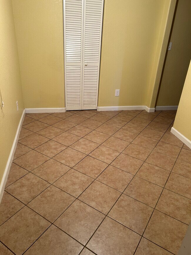 Building Photo - 1524 3rd Ave