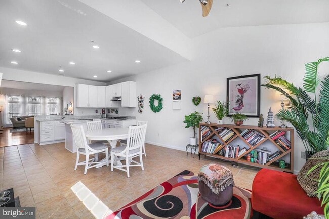 Building Photo - 2157 Vittoria Ct