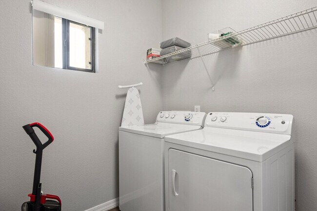 Building Photo - 14 W Villa Rita Dr