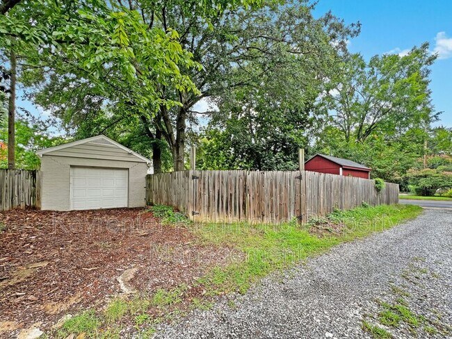 Building Photo - 1201 Rennie Ave