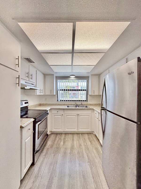 Building Photo - 2820 S Pines Dr