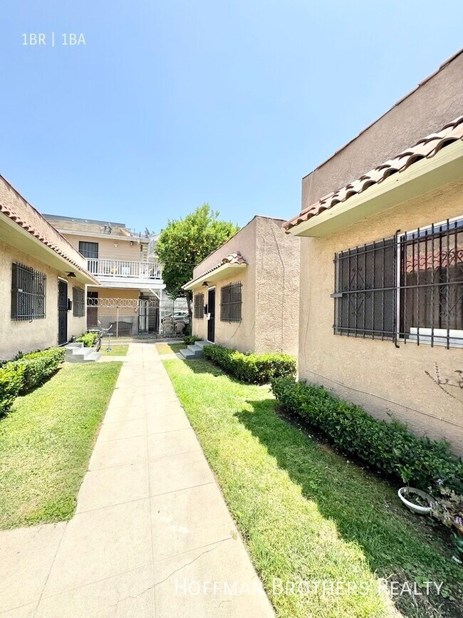 Building Photo - 2416 La Salle Ave