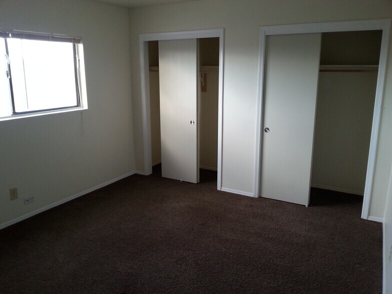 Building Photo - 2101 Elm St SE