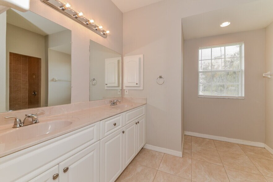 Building Photo - 3564 Brownwood Terrace