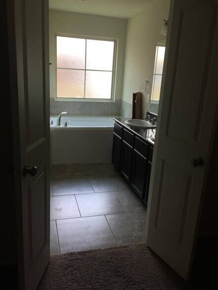 Master bath - 112 Brookside Dr