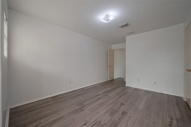 Building Photo - 6814 Shallow River Ct