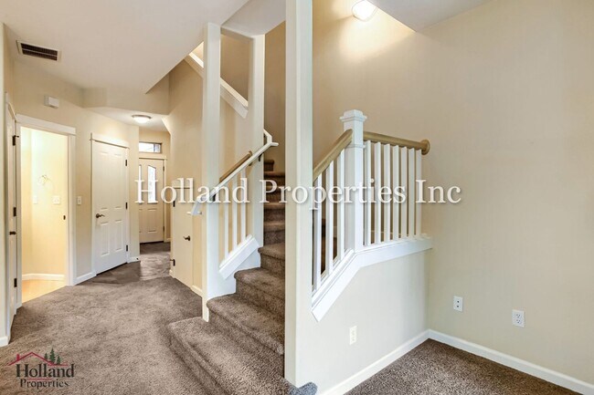 Building Photo - 4949 SW 141st Ave