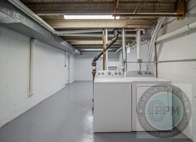 Building Photo - 1/2 OFF OF FIRST MONTH'S RENT! | Modern 3 Bd/2Ba Home | Near Aksarben