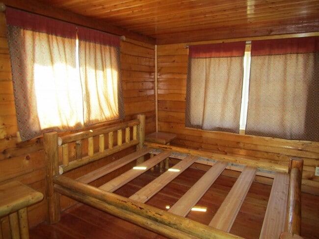 Building Photo - 517 MT-200