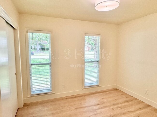 Building Photo - 3224 Little John Dr