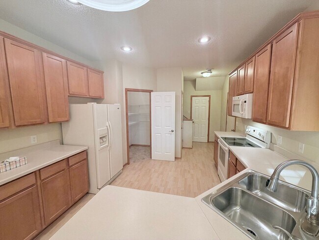 Building Photo - Spacious Bailey’s Arbor Townhome! 2BR + Bonus Living Room & Resort-Style Amenities!!