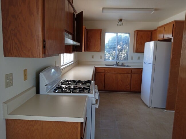 Building Photo - Another Great Listing from Libby's Realty