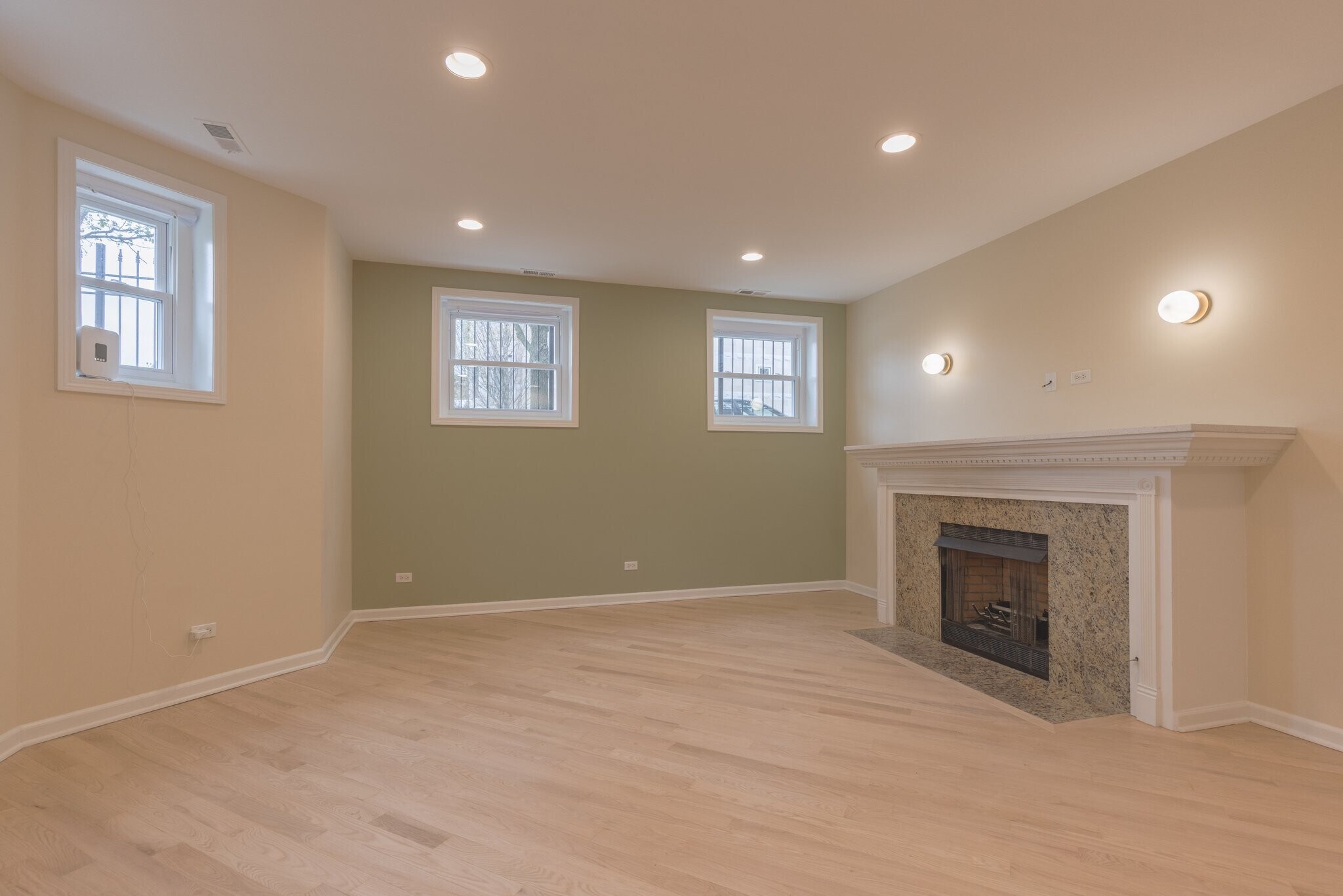 Building Photo - 4458 S Greenwood Ave