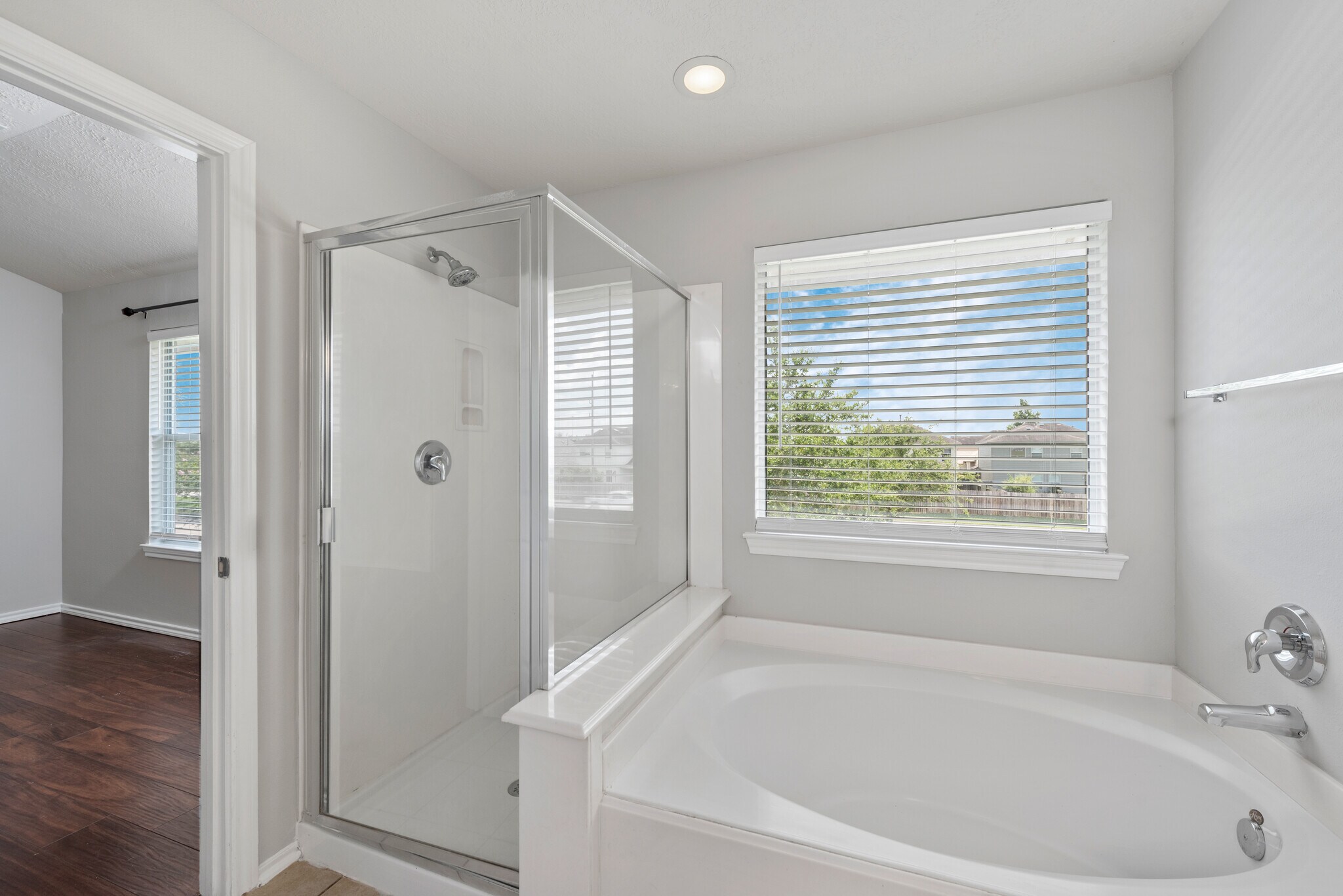Building Photo - 14425 Rosehedge Ct