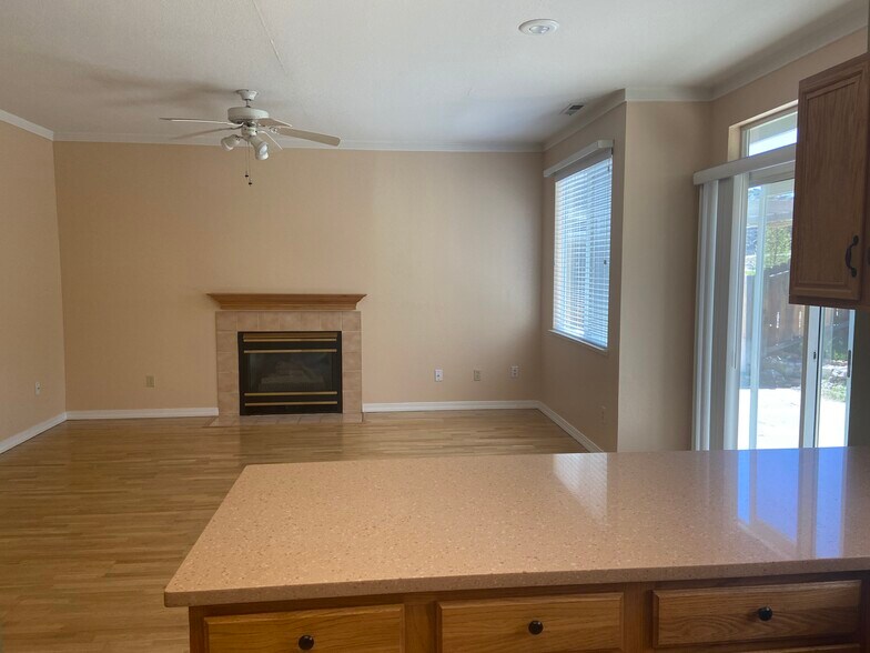 Building Photo - 3964 Glenview Terrace