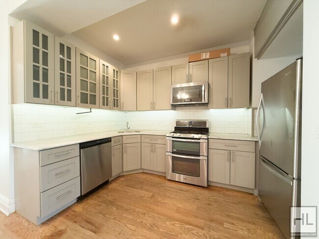 Building Photo - EASTERN PARKWAY / Remarkable Renovated 4-Bed 3-Bath in Prime Crown Heights